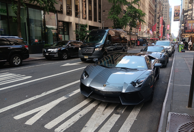 Lamborghini Aventador LP700-4 Roadster