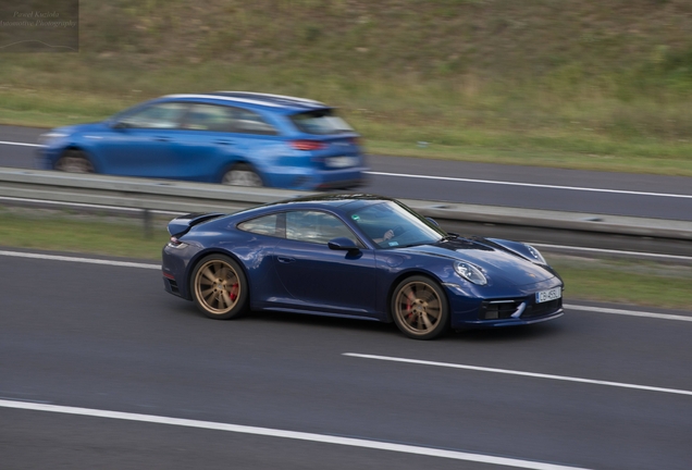 Porsche 992 Carrera 4S