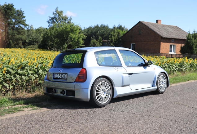 Renault Clio V6