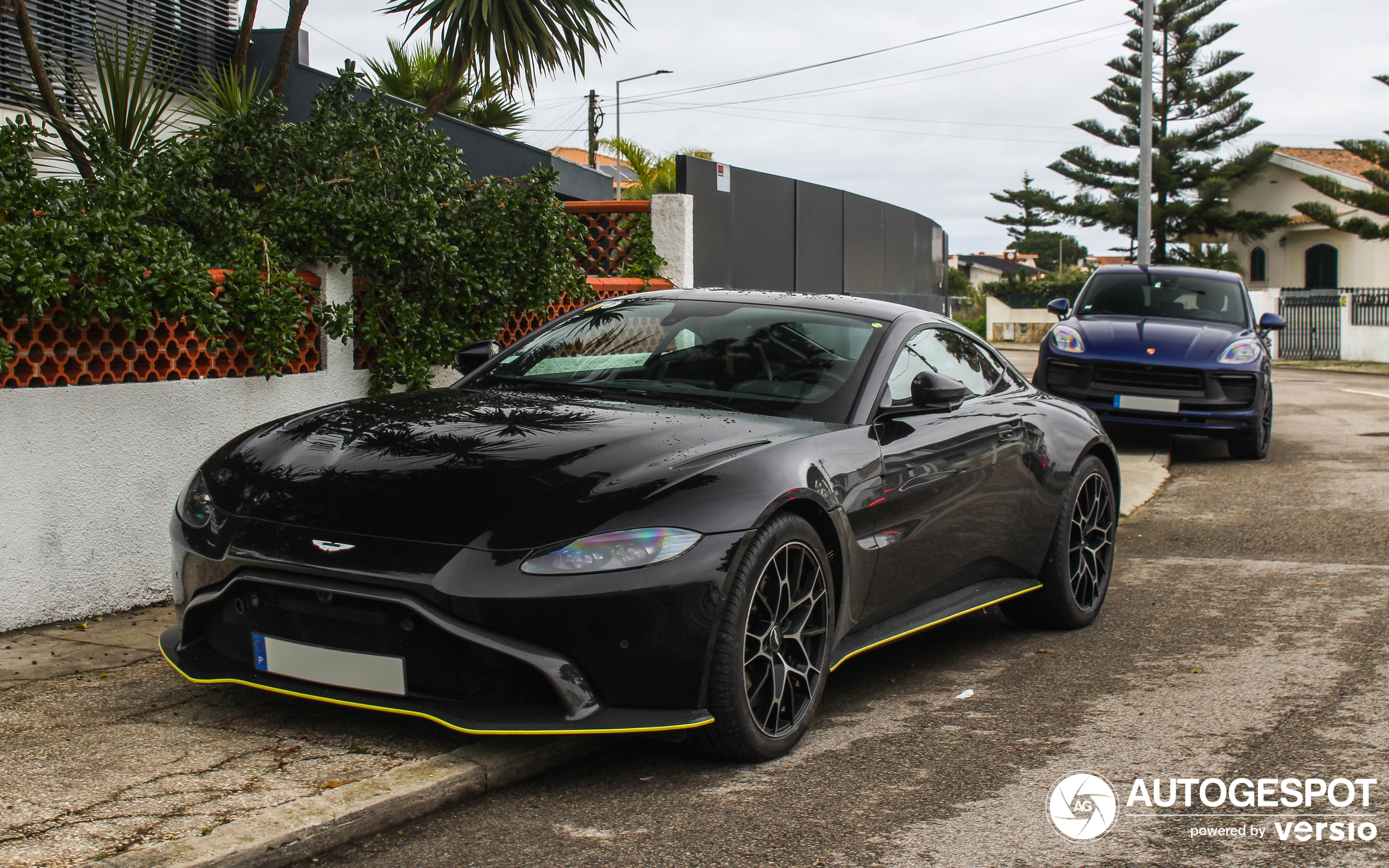 Aston Martin V8 Vantage AMR 2019