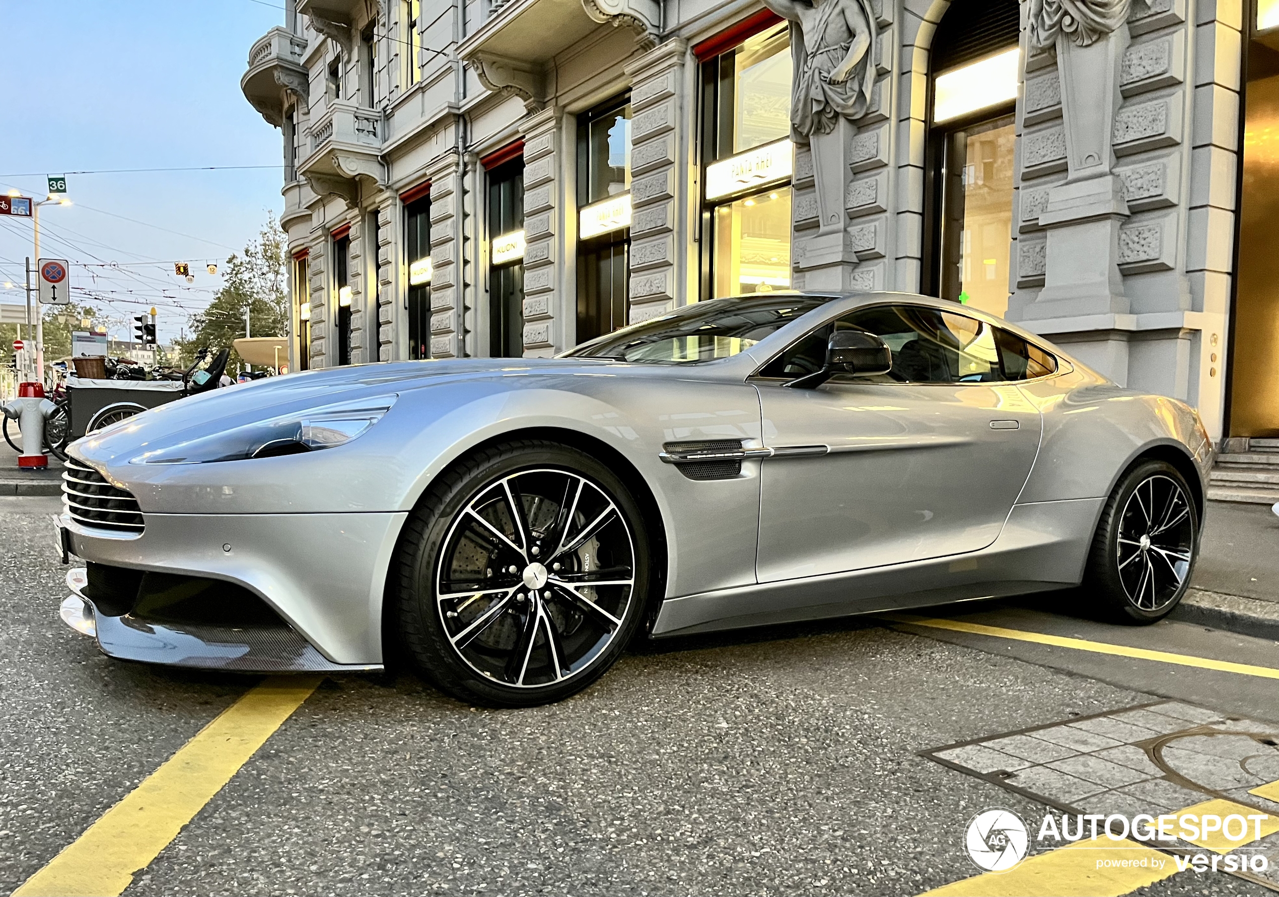 Aston Martin Vanquish 2013