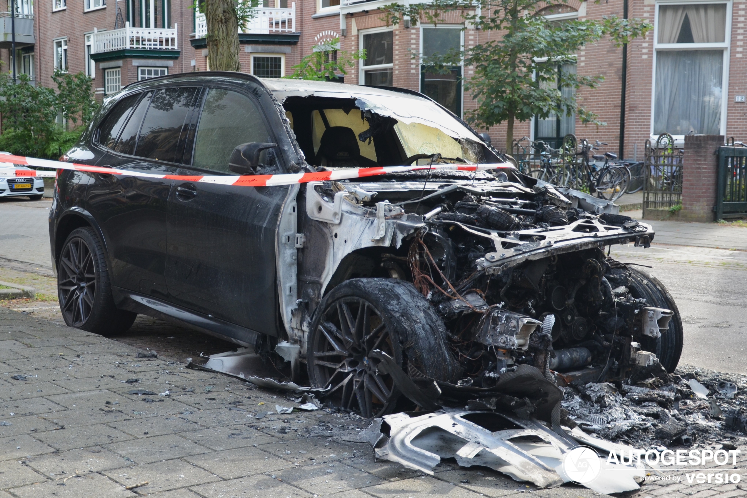 BMW X5 M gaat in vlammen op