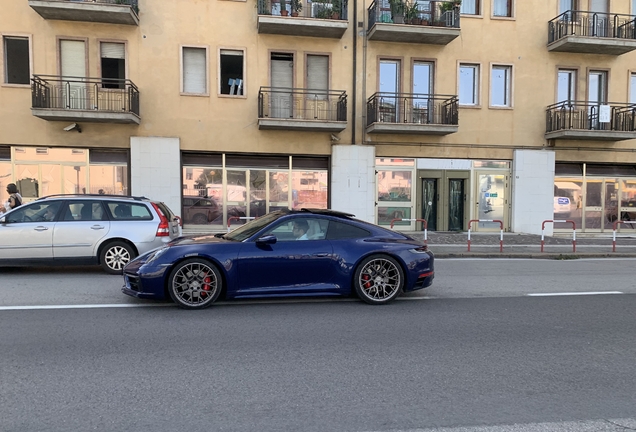 Porsche 992 Carrera 4S