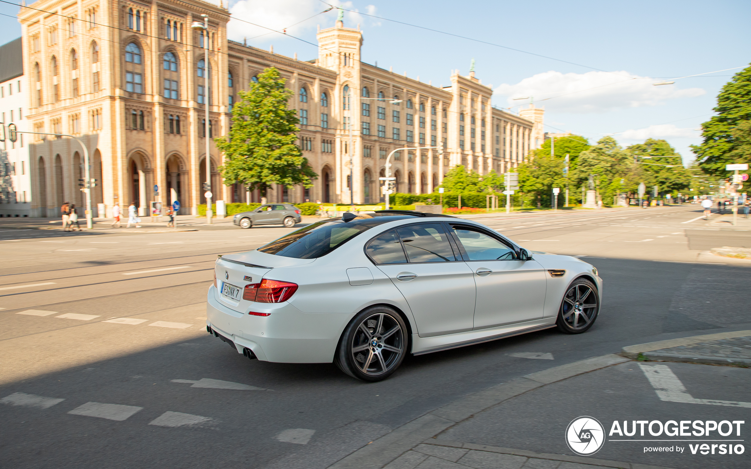 BMW M5 F10 2011