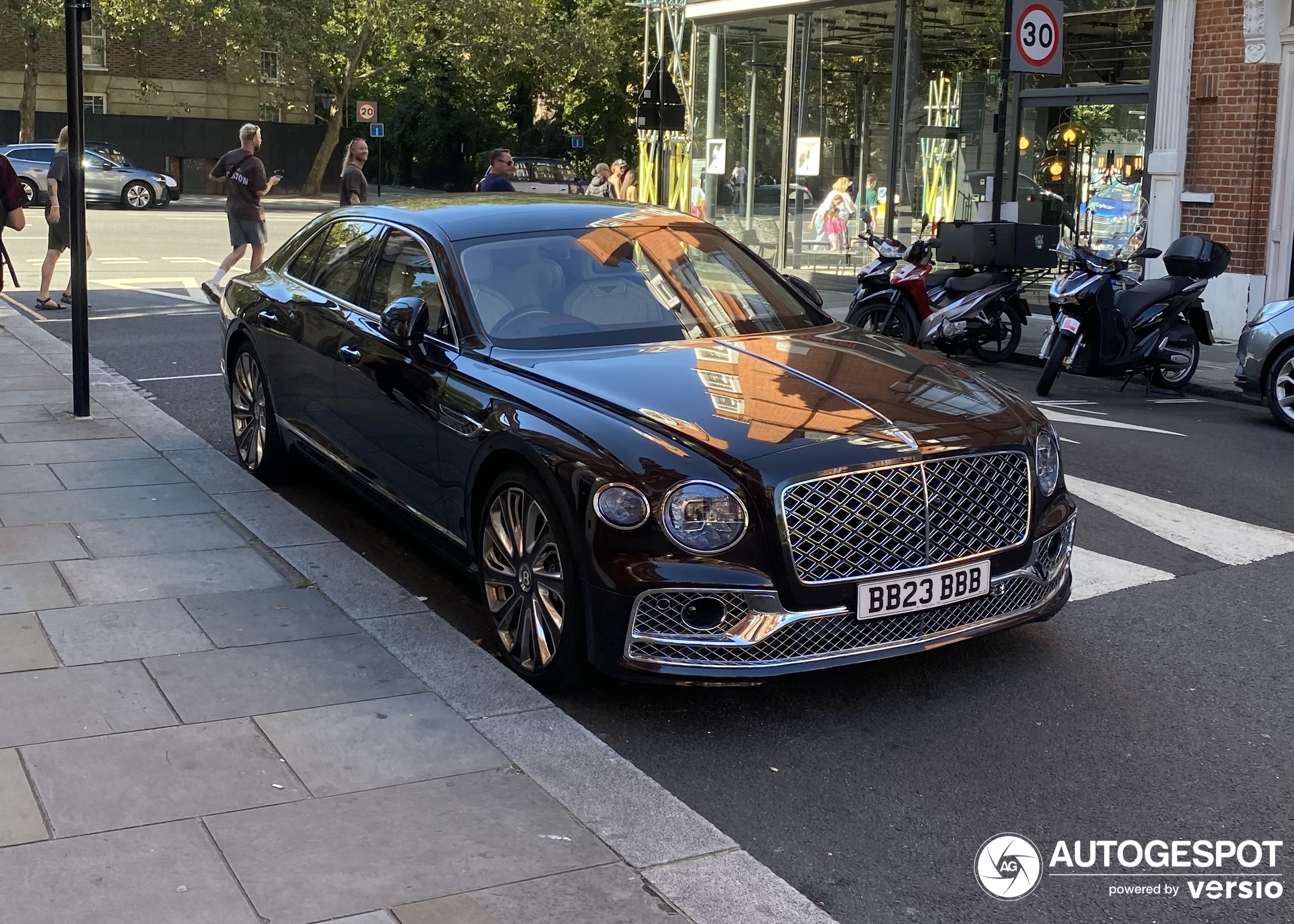 Bentley Flying Spur Hybrid Mulliner