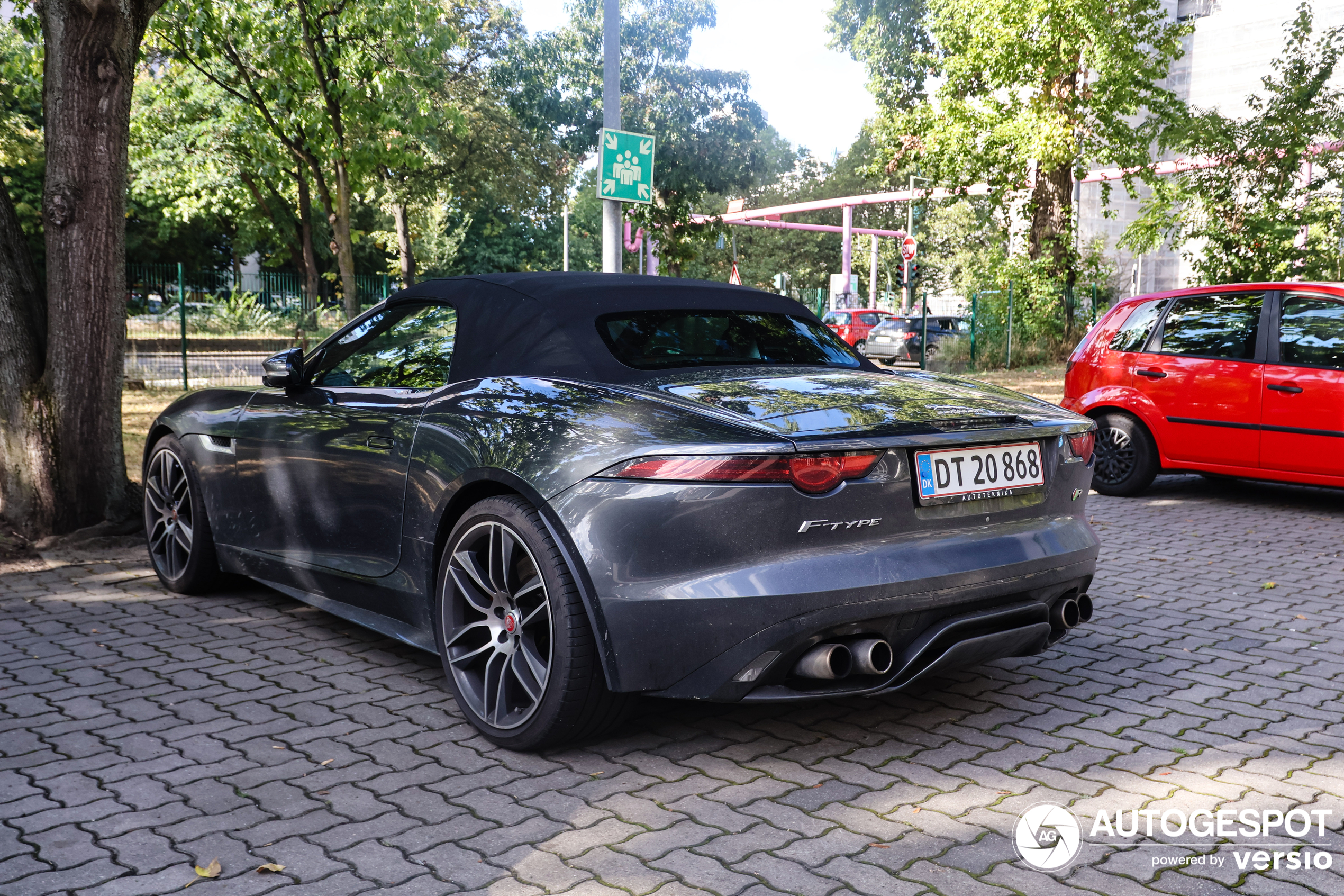 Jaguar F-TYPE R Convertible 2017