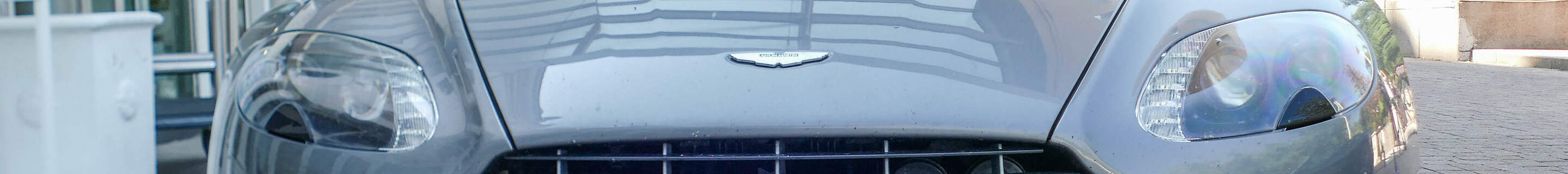 Aston Martin V8 Vantage Roadster 2012