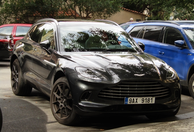 Aston Martin DBX