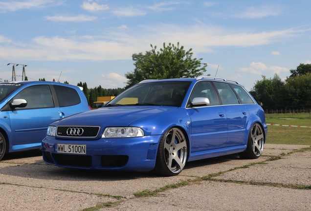 Audi RS4 Avant B5