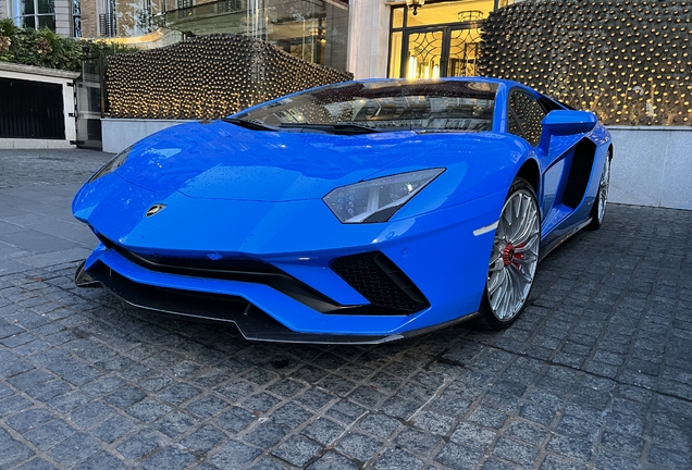 Lamborghini Aventador S LP740-4