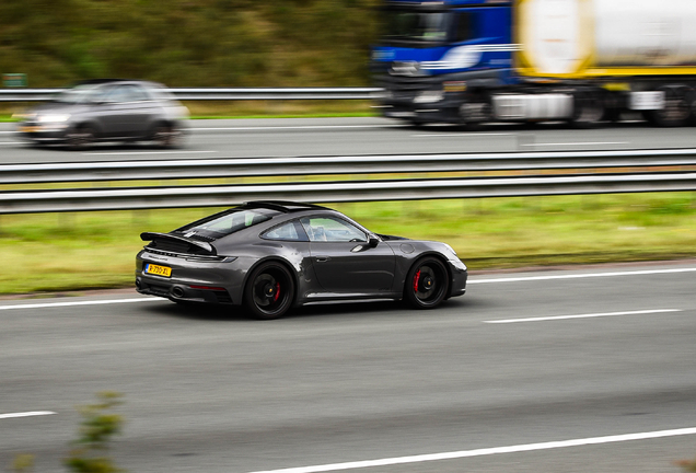 Porsche 992 Carrera 4 GTS