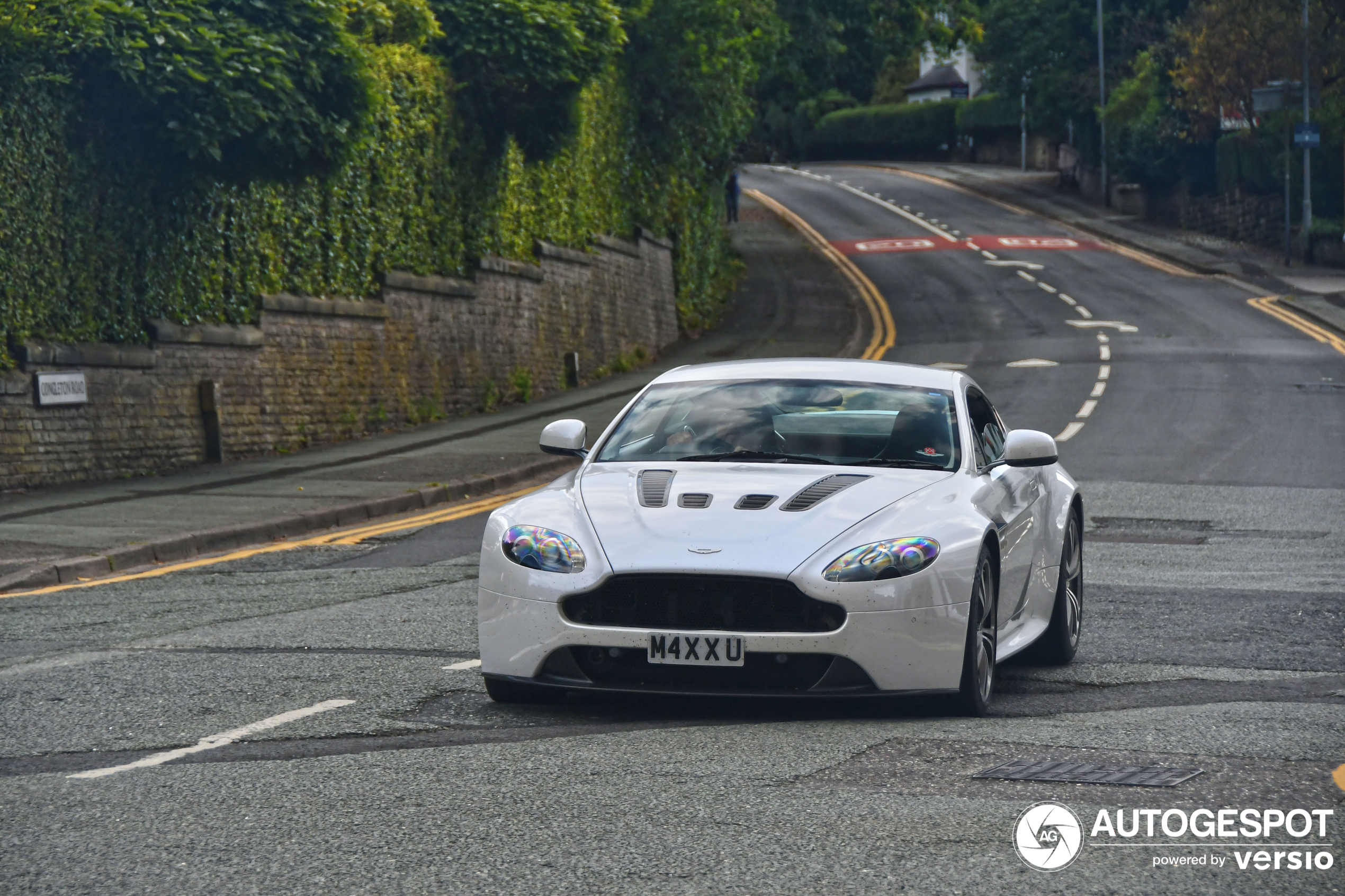 Aston Martin V12 Vantage