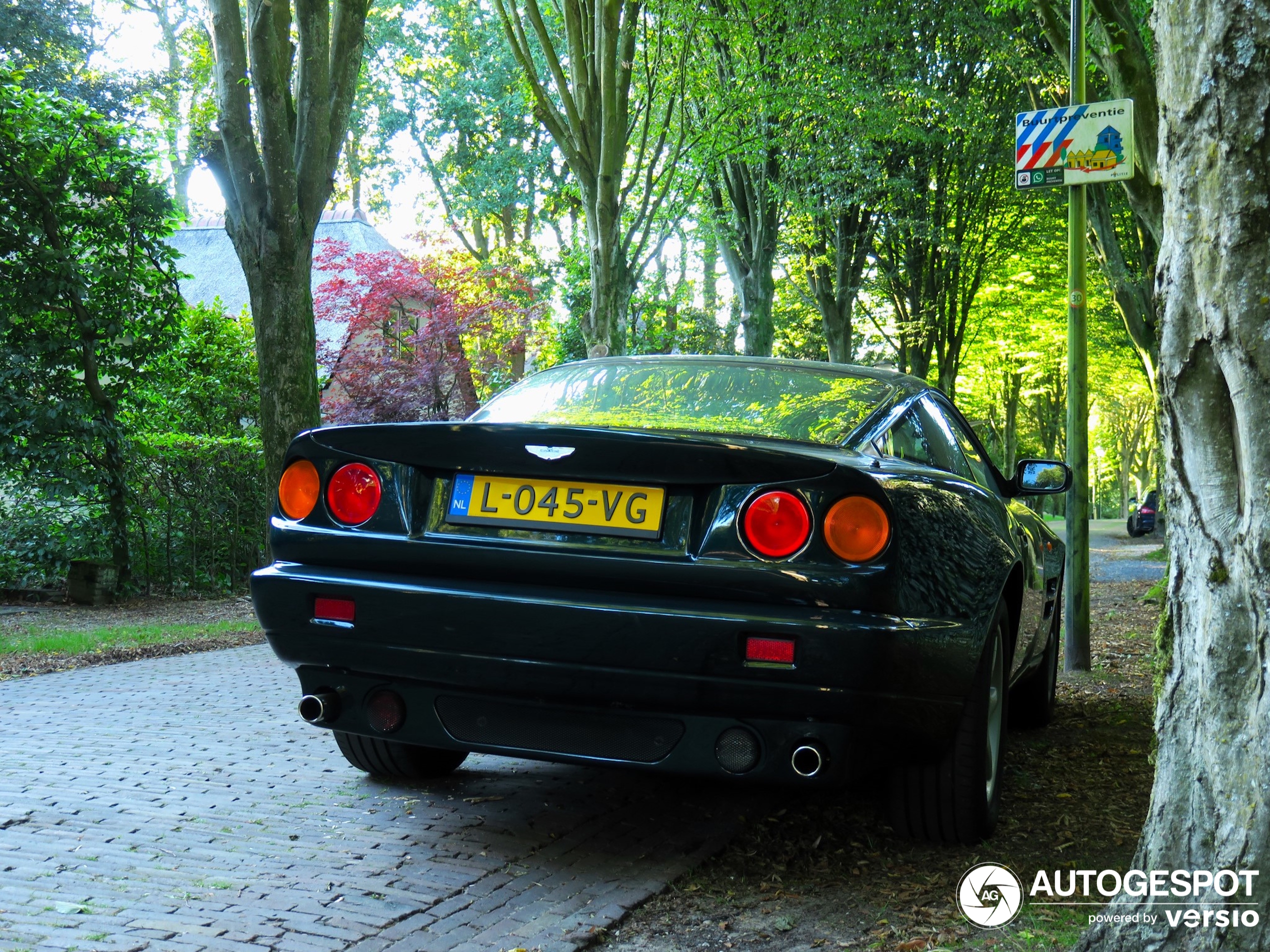 Aston Martin V8 Coupe