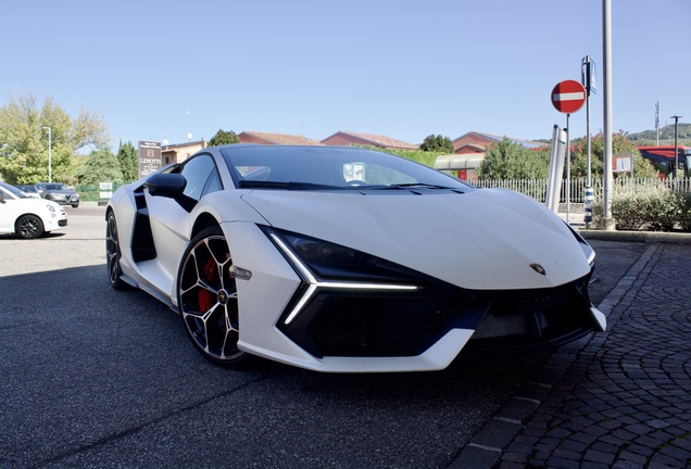 Lamborghini Revuelto