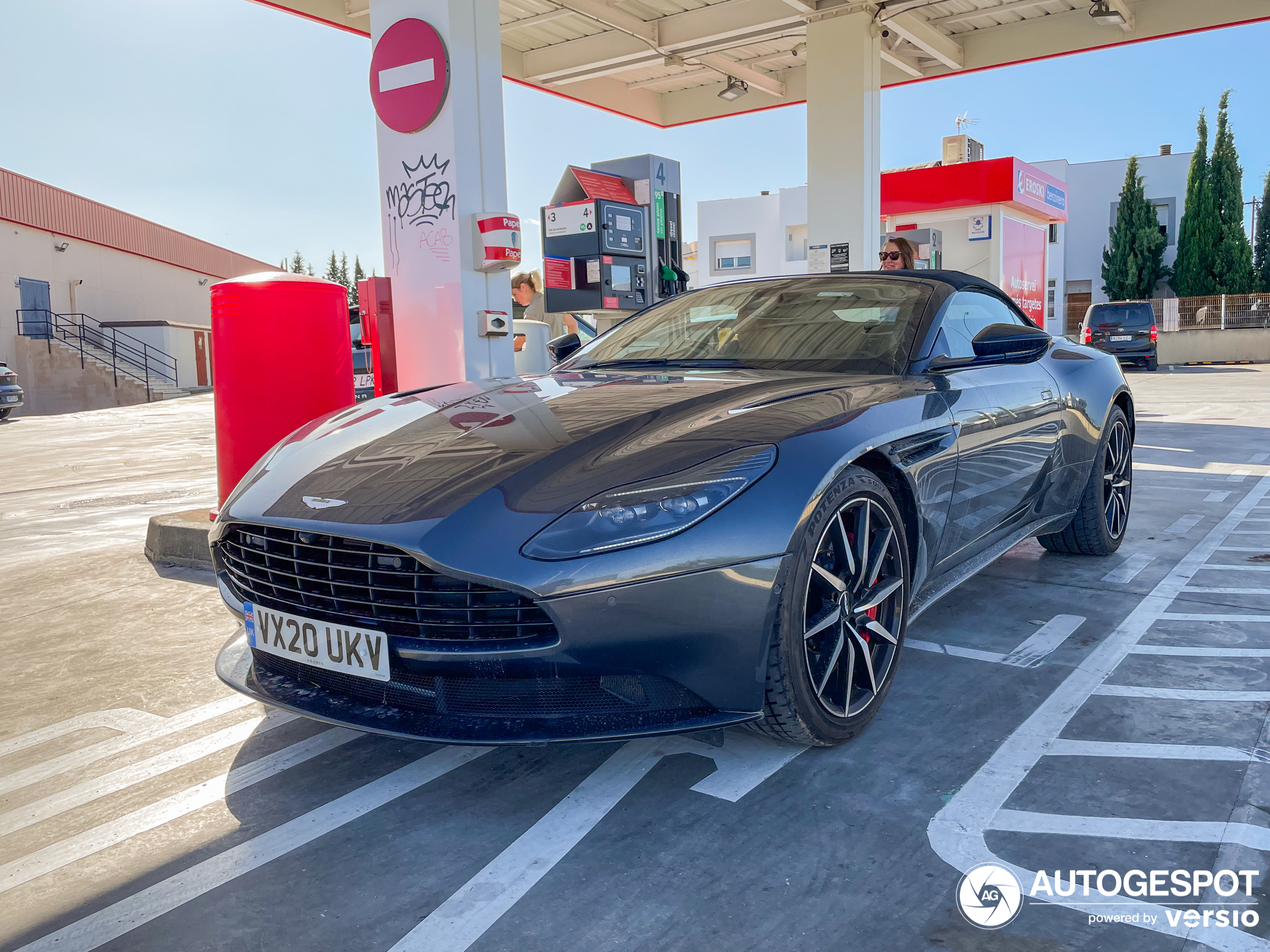 Aston Martin DB11 V8 Volante