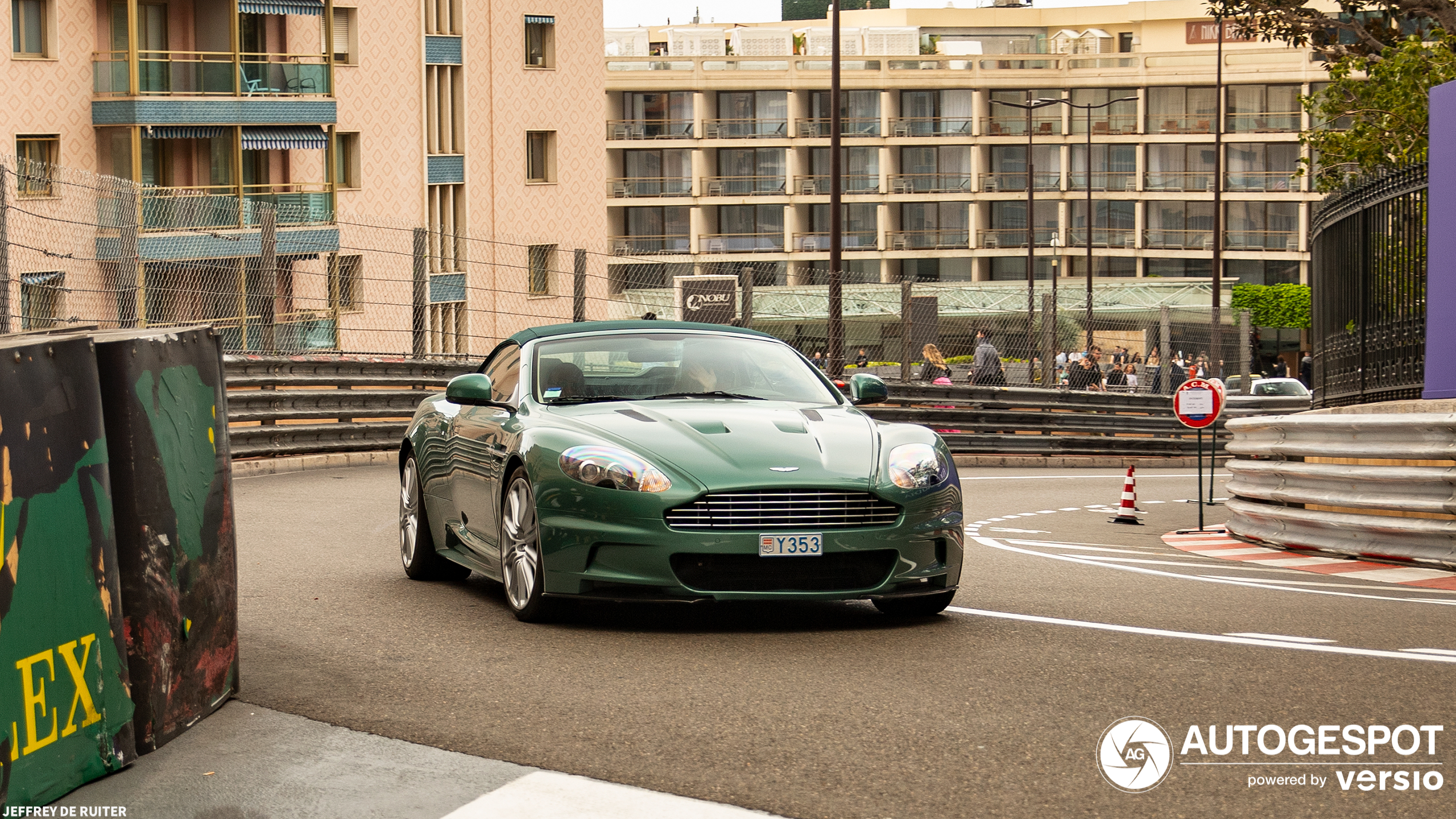 Aston Martin DBS Volante