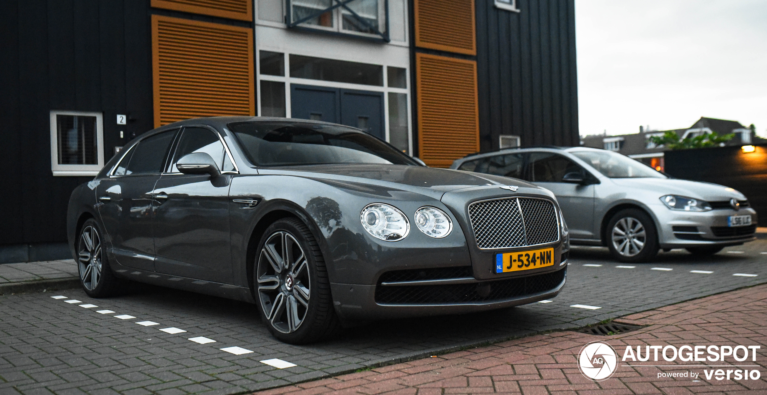 Bentley Flying Spur V8