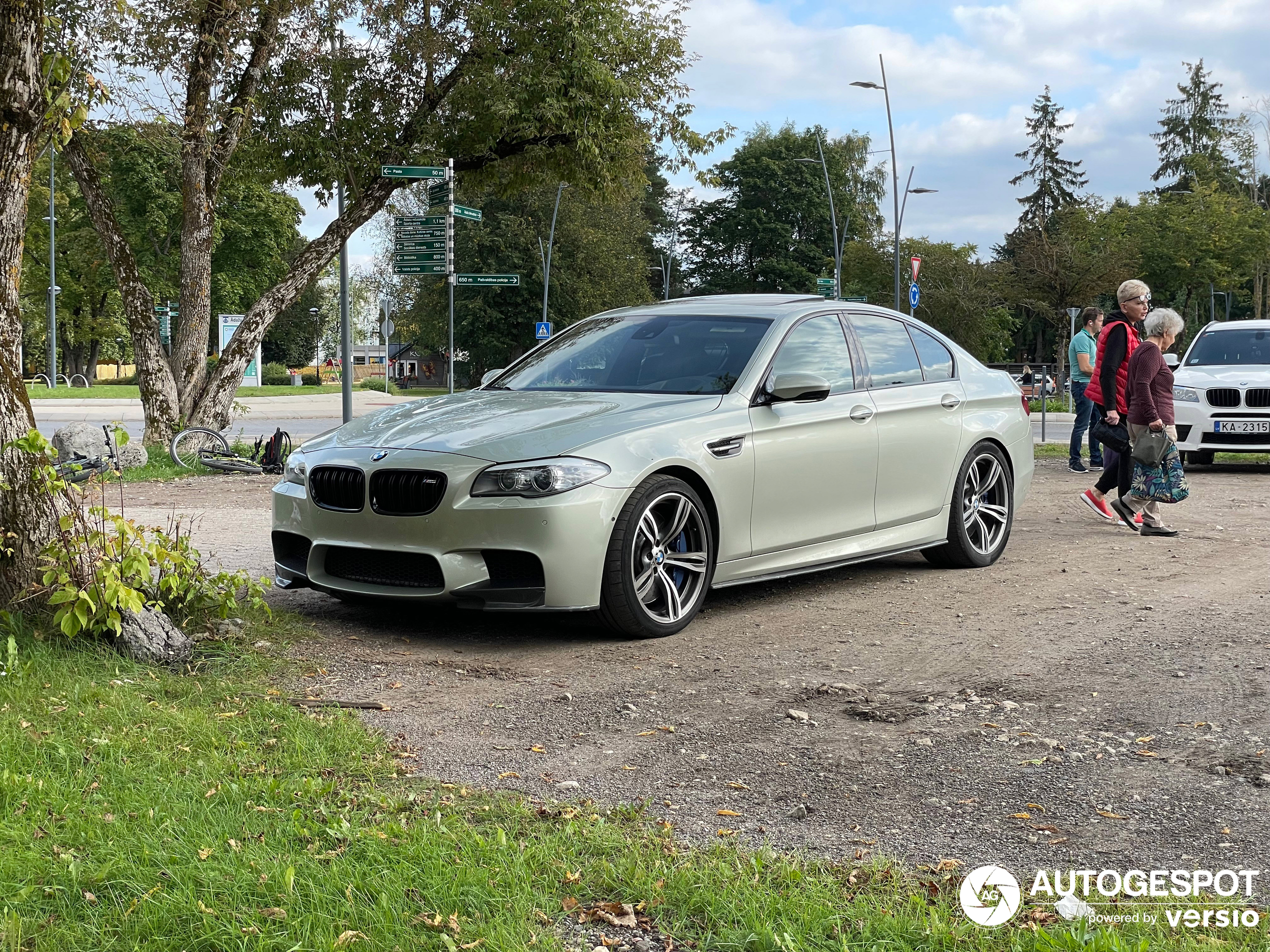 BMW M5 F10 2011