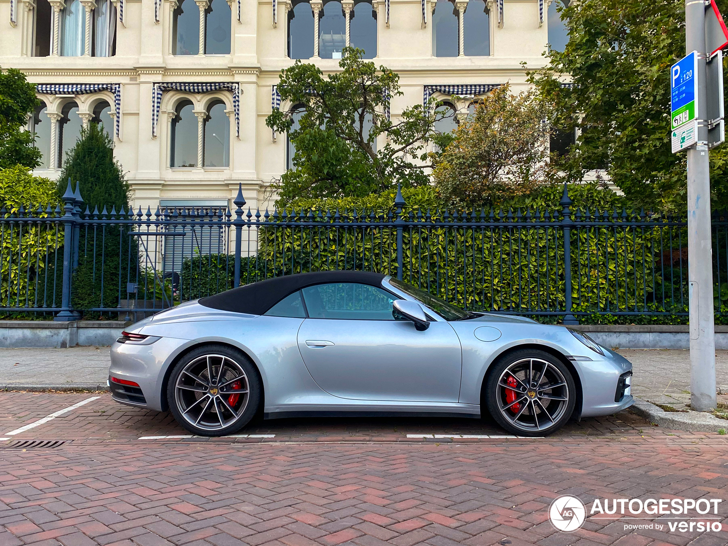 Porsche 992 Carrera 4S Cabriolet