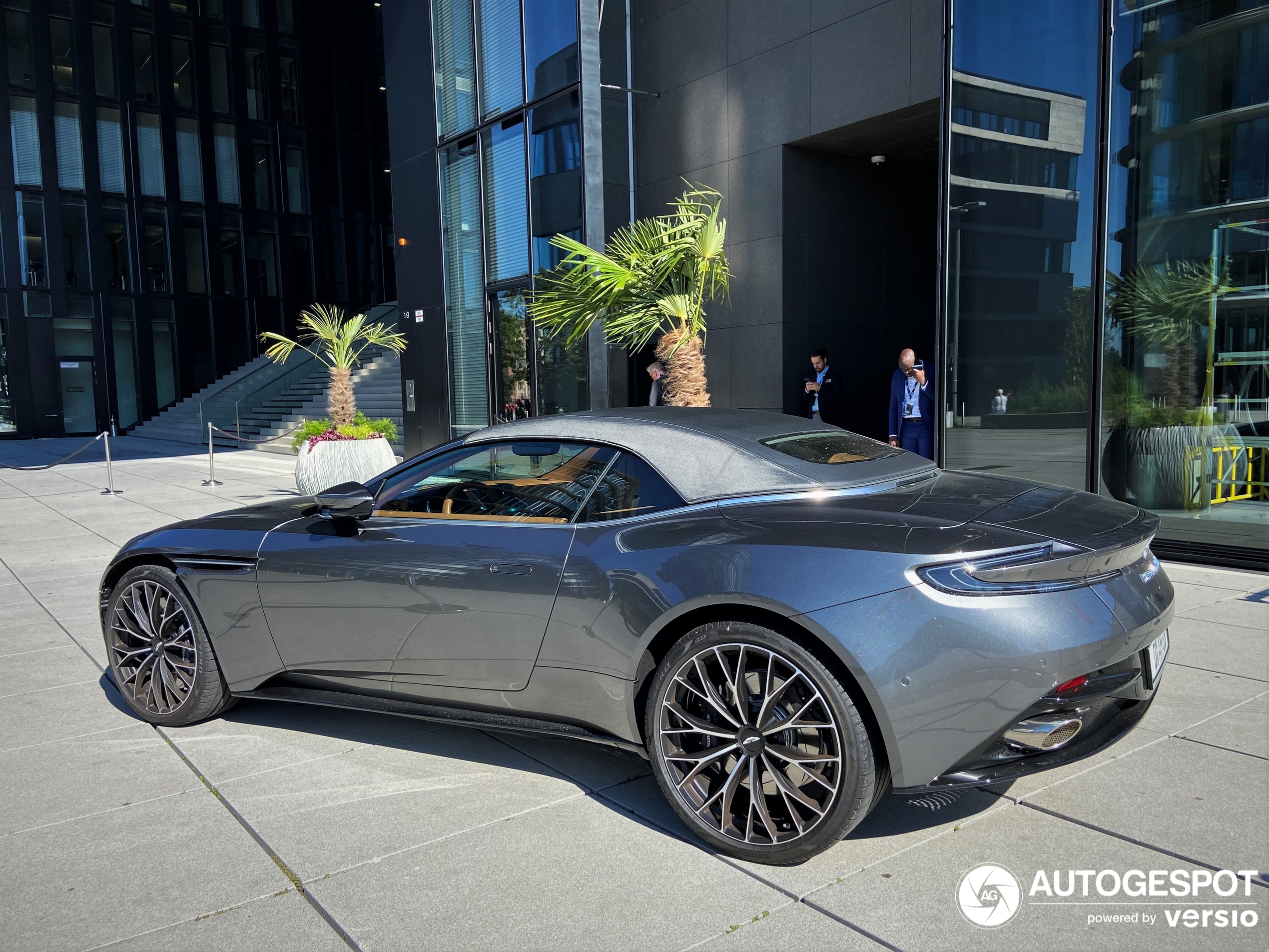 Aston Martin DB11 V8 Volante