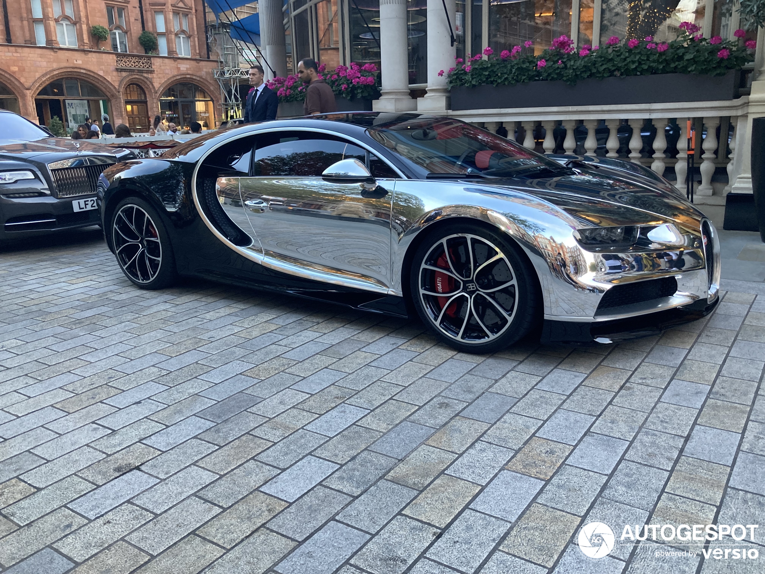 Ein Chiron in Chrom-look zeigt sich in London