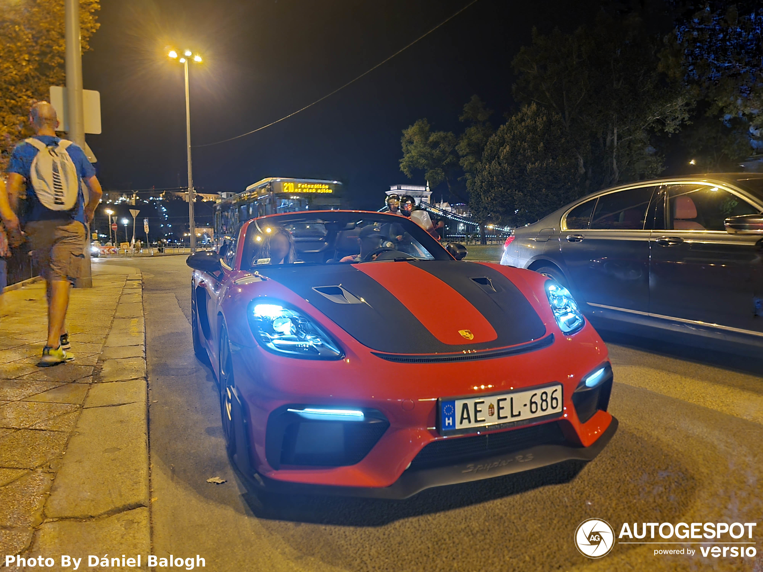 Heissen sie den ersten an einen Kunden ausgelieferte Porsche 718 Spyder RS hier auf Autogespot willkommen