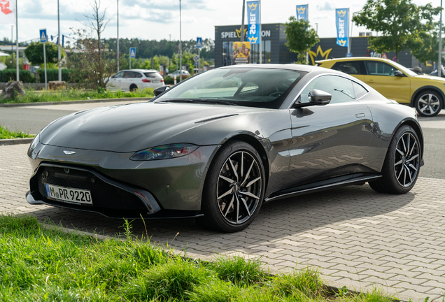 Aston Martin V8 Vantage 2018