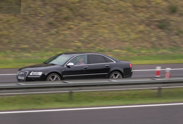 Audi S8 D3