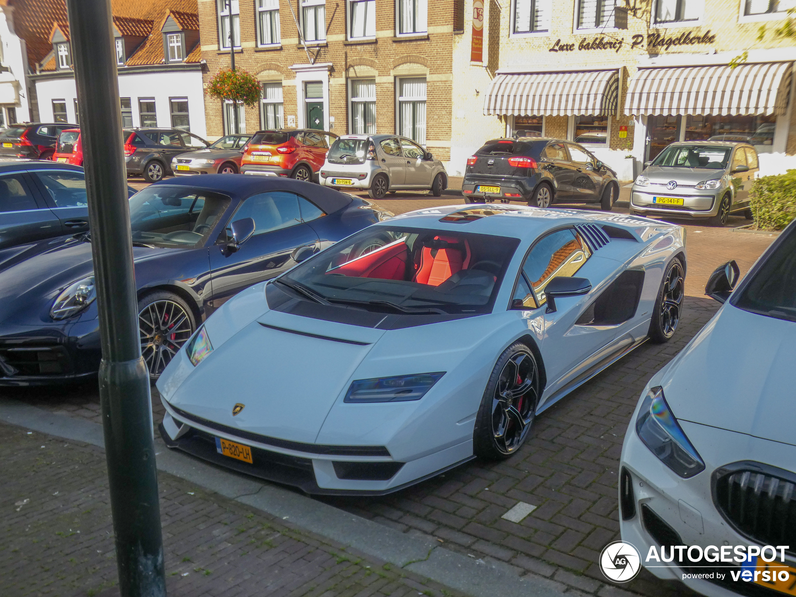 For the very first time we see a Lamborghini Countach LPI 800-4 in the Netherlands