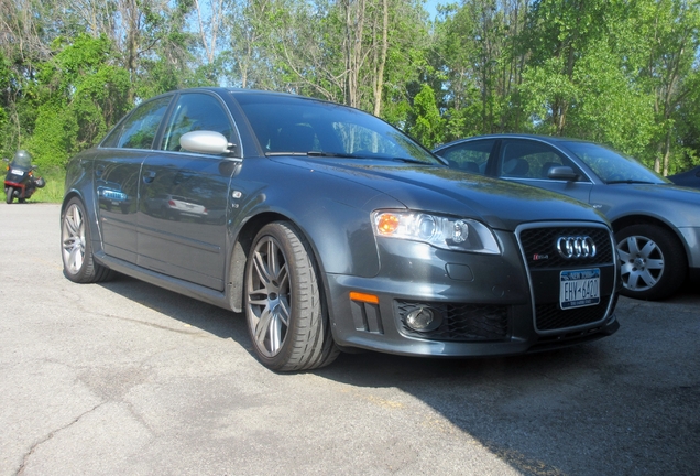 Audi RS4 Sedan