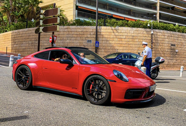 Porsche 992 Carrera 4 GTS