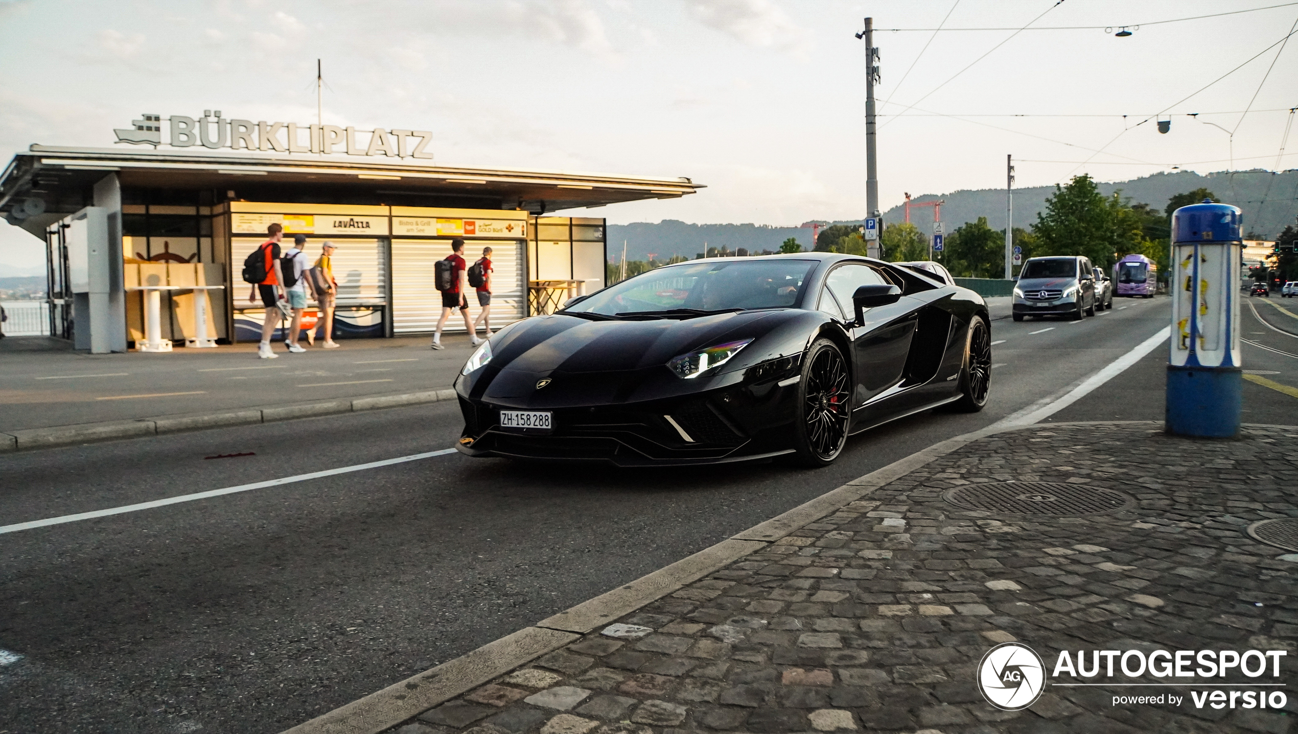 Lamborghini Aventador S LP740-4