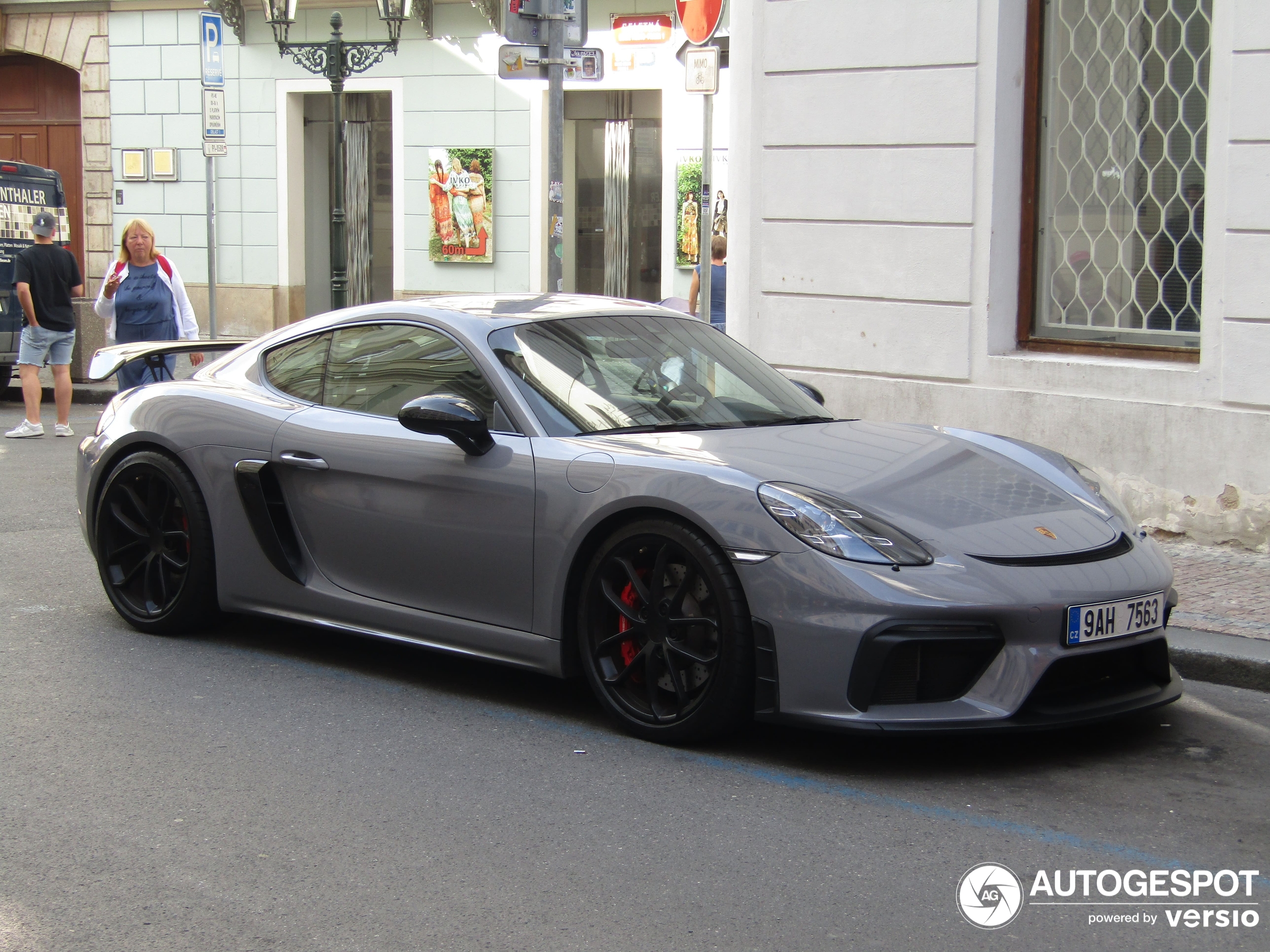 Porsche 718 Cayman GT4