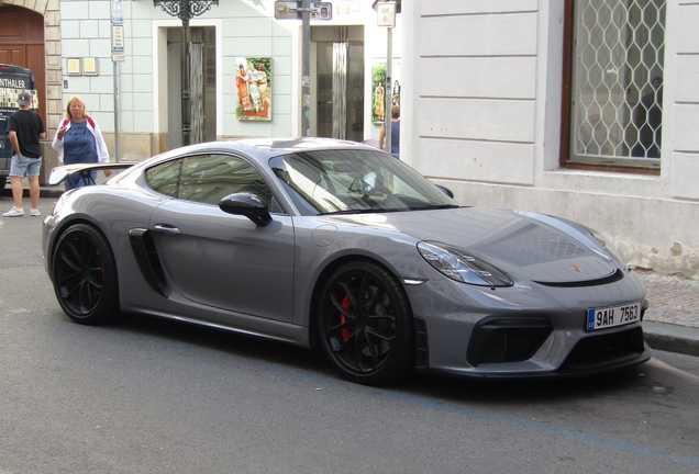 Porsche 718 Cayman GT4