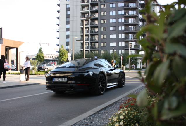 Porsche 992 Carrera 4 GTS