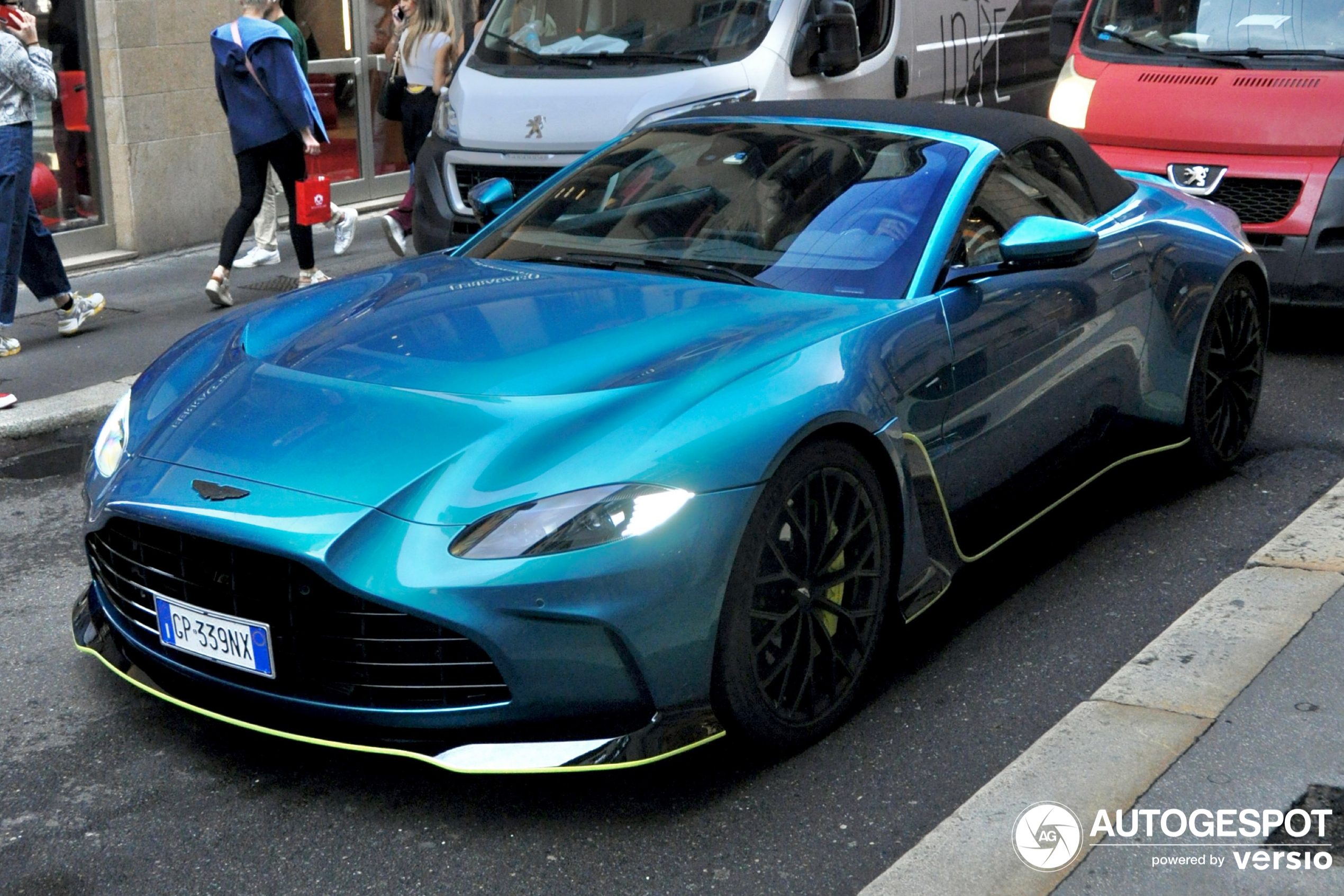 Aston Martin V12 Vantage Roadster 2023