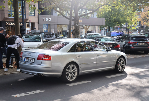 Audi S8 D3