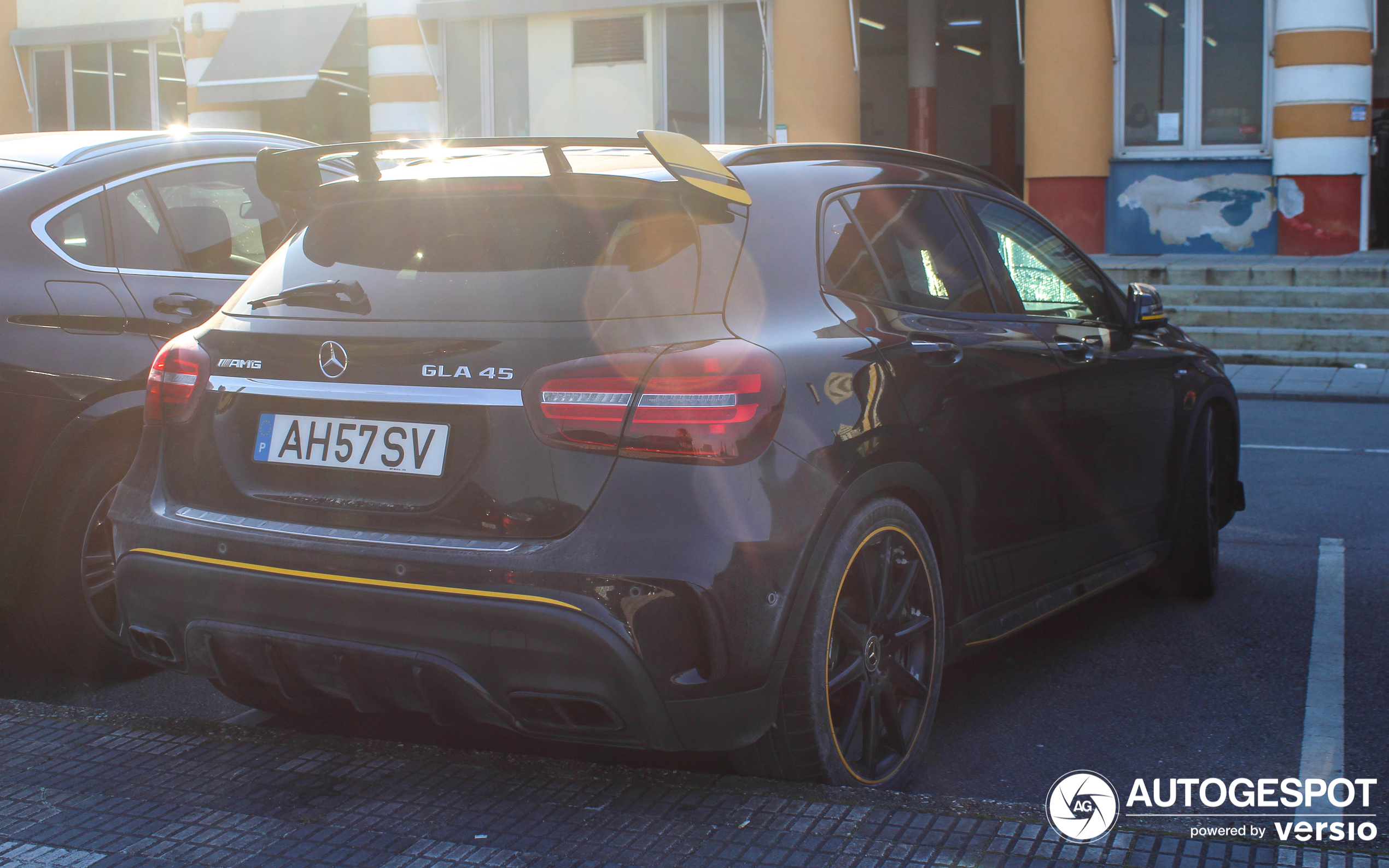 Mercedes-AMG GLA 45 X156 Yellow Night Edition