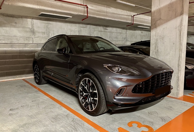 Aston Martin DBX