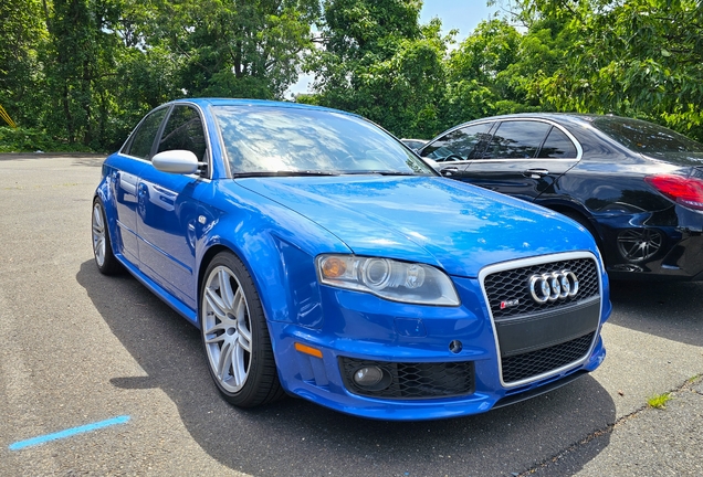 Audi RS4 Sedan