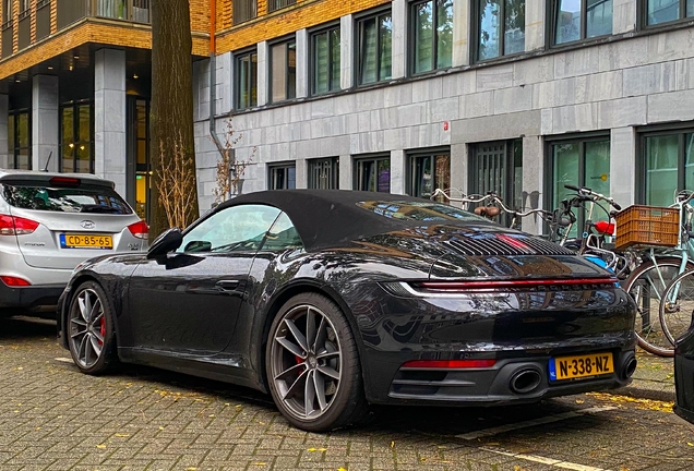 Porsche 992 Carrera 4S Cabriolet