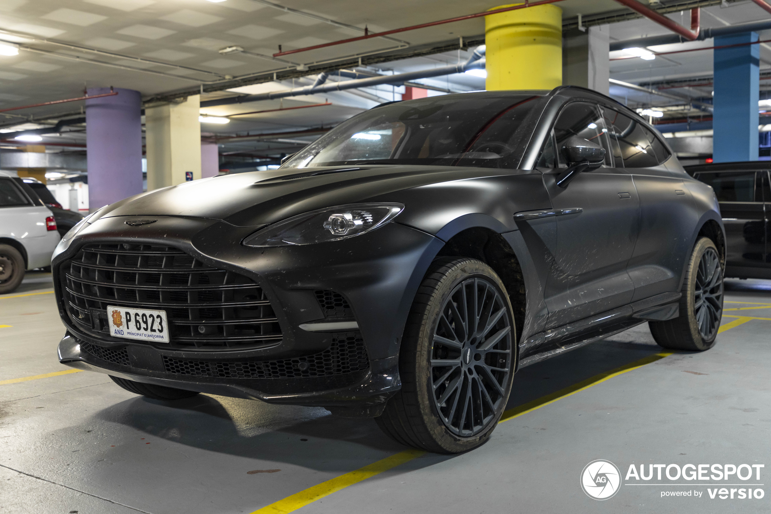 Aston Martin DBX707