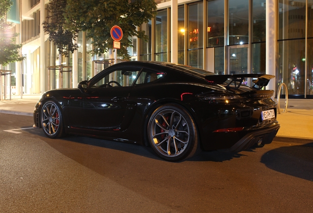 Porsche 718 Cayman GT4