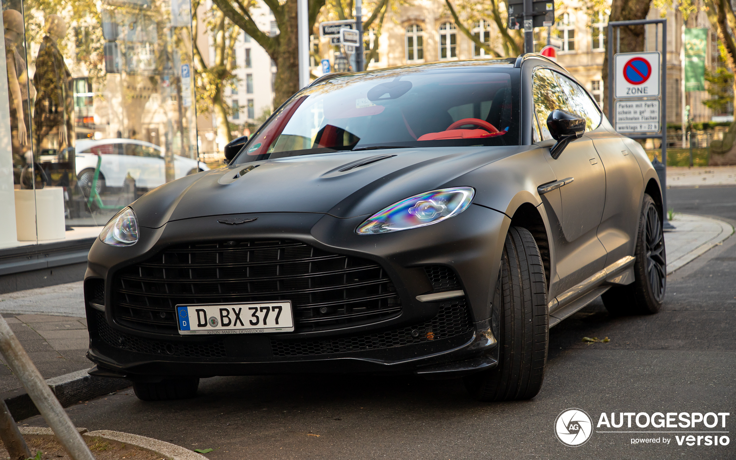 Aston Martin DBX707