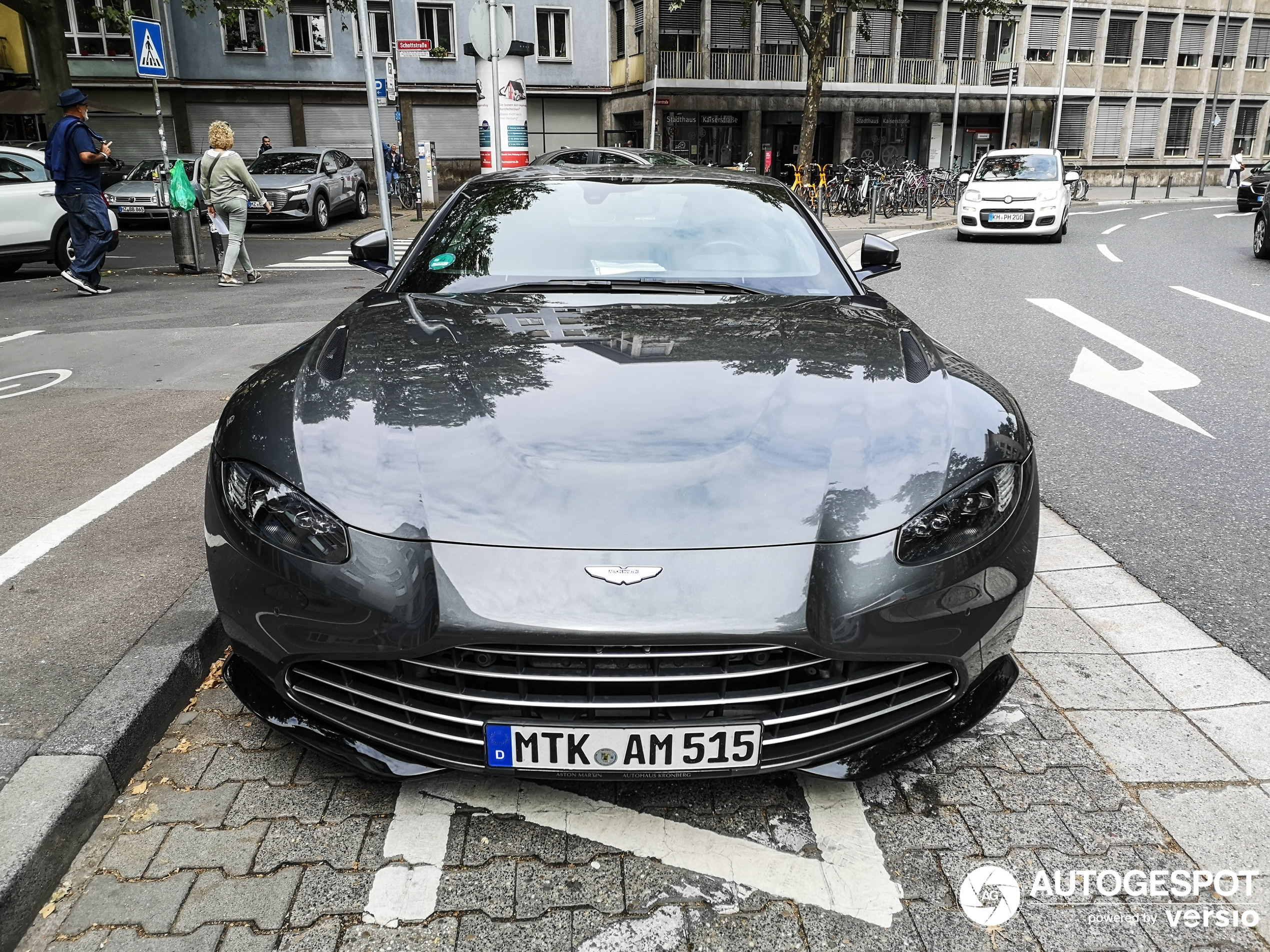 Aston Martin V8 Vantage 2018