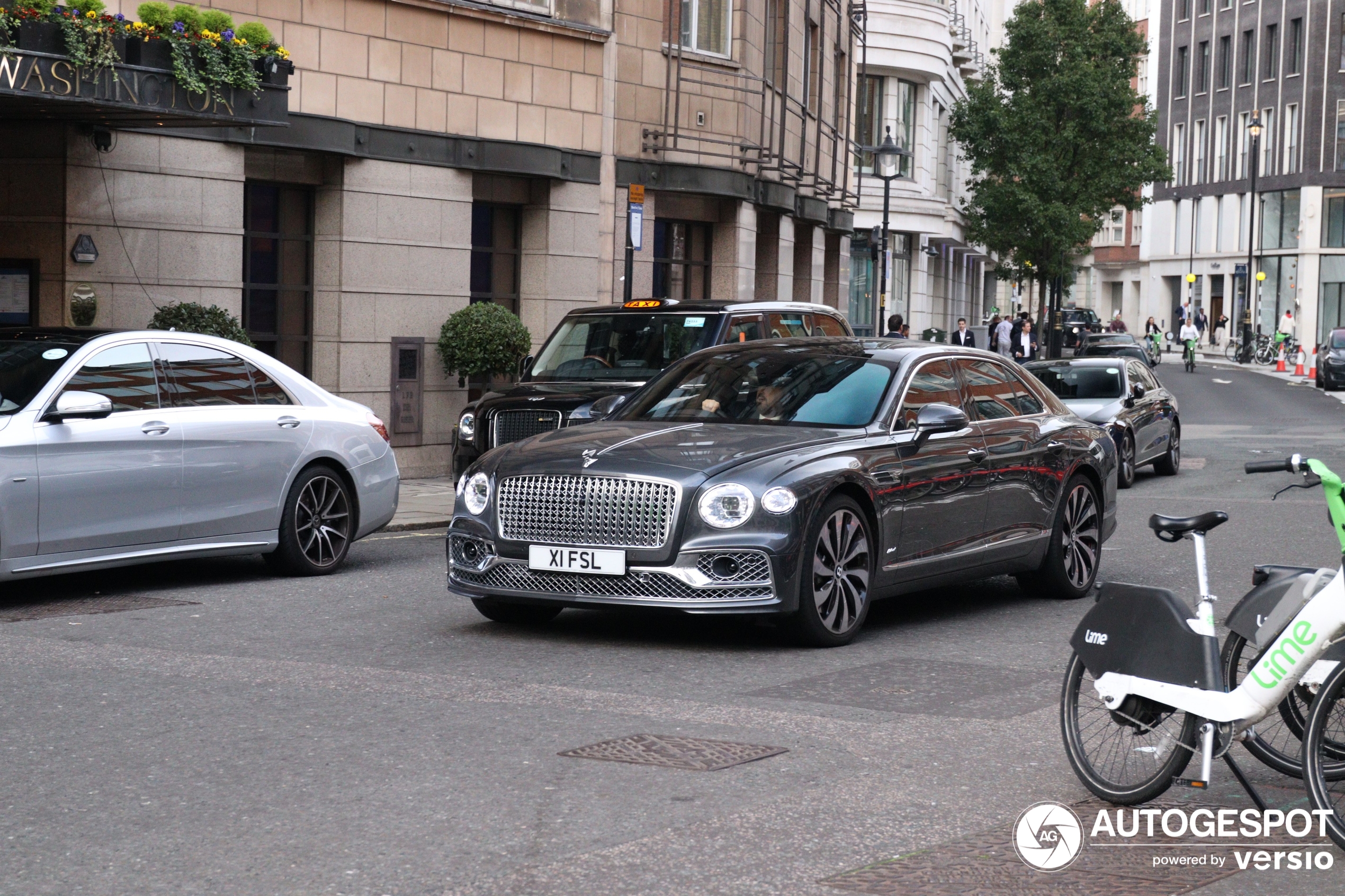 Bentley Flying Spur Hybrid