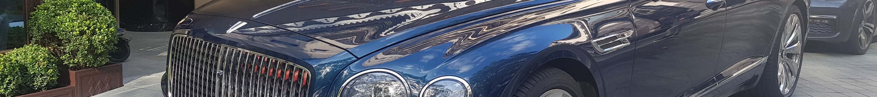Bentley Flying Spur Hybrid Azure
