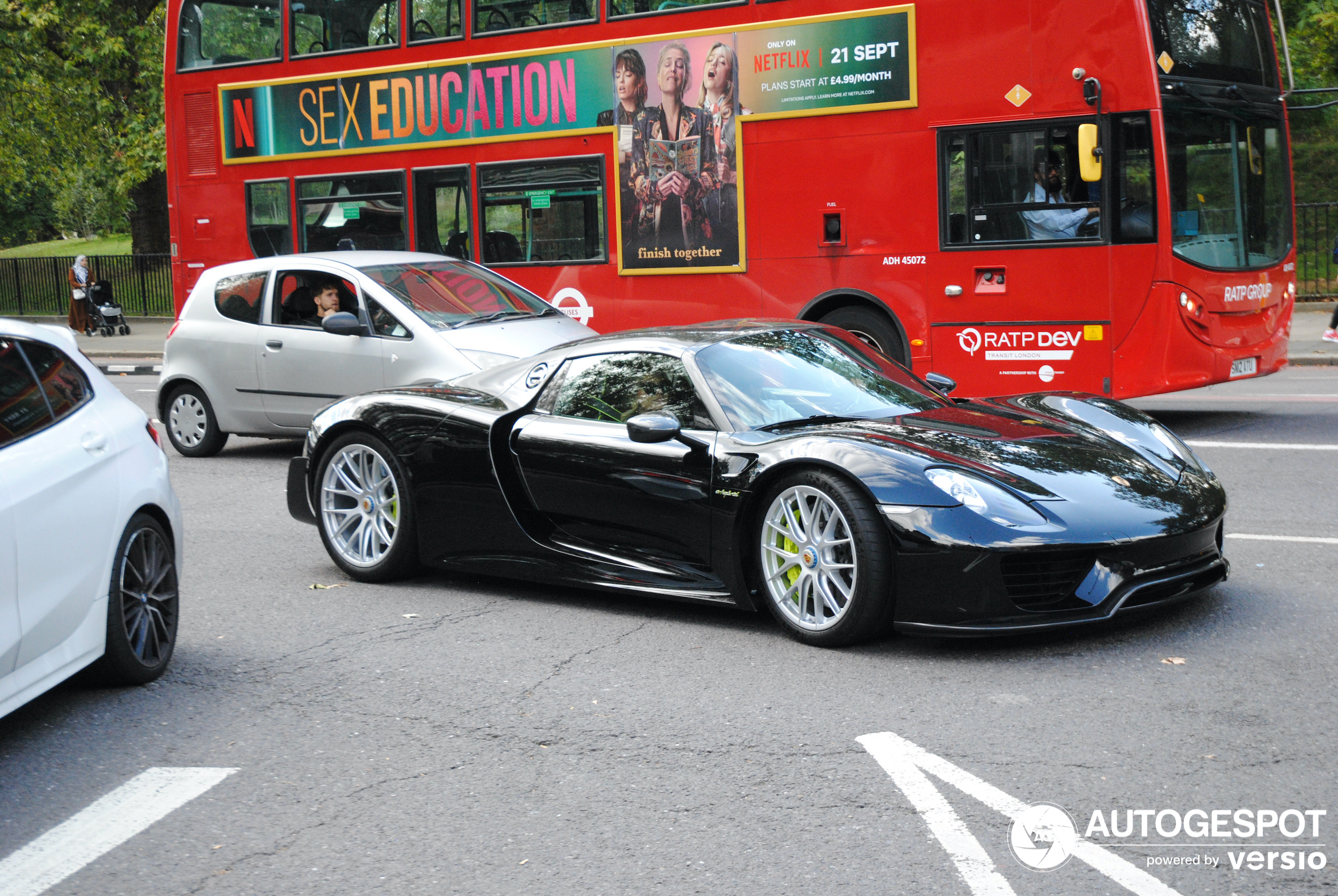 Porsche 918 Spyder Weissach Package