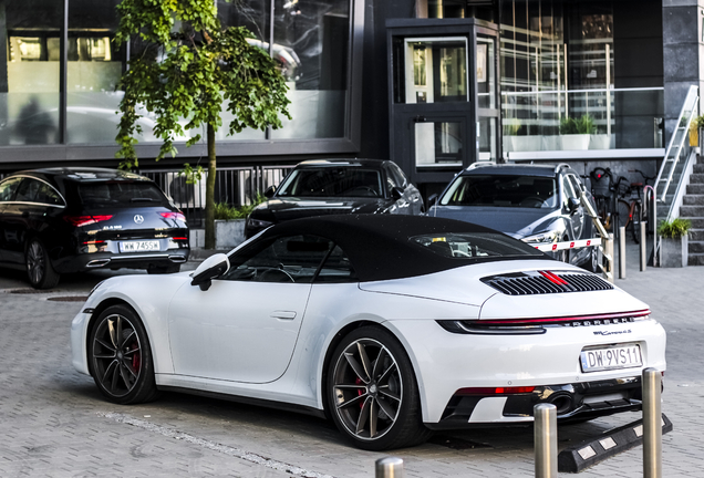 Porsche 992 Carrera 4S Cabriolet