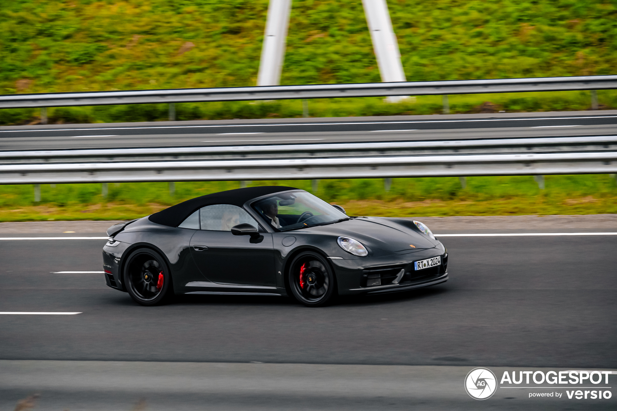 Porsche 992 Carrera 4 GTS Cabriolet